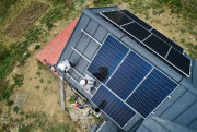 Novo regime do autoconsumo de energia: O que muda para casas e condom&iacute;nios?